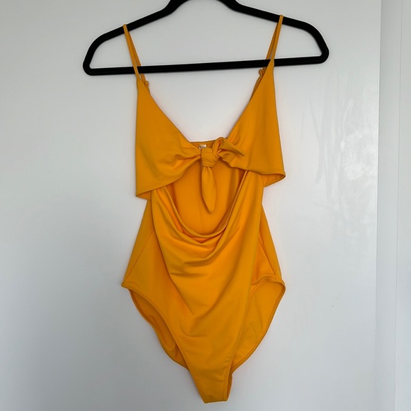 Aritzia Wilfred bodysuit - size Medium - Picture 1 of 4
